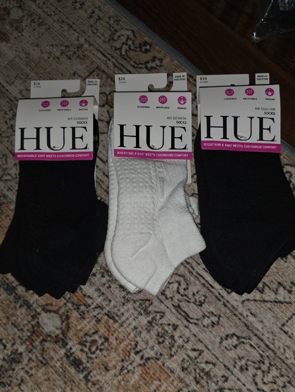 NWT HUE 9 Pairs Air Cushion Black No Show Women's‎ socks